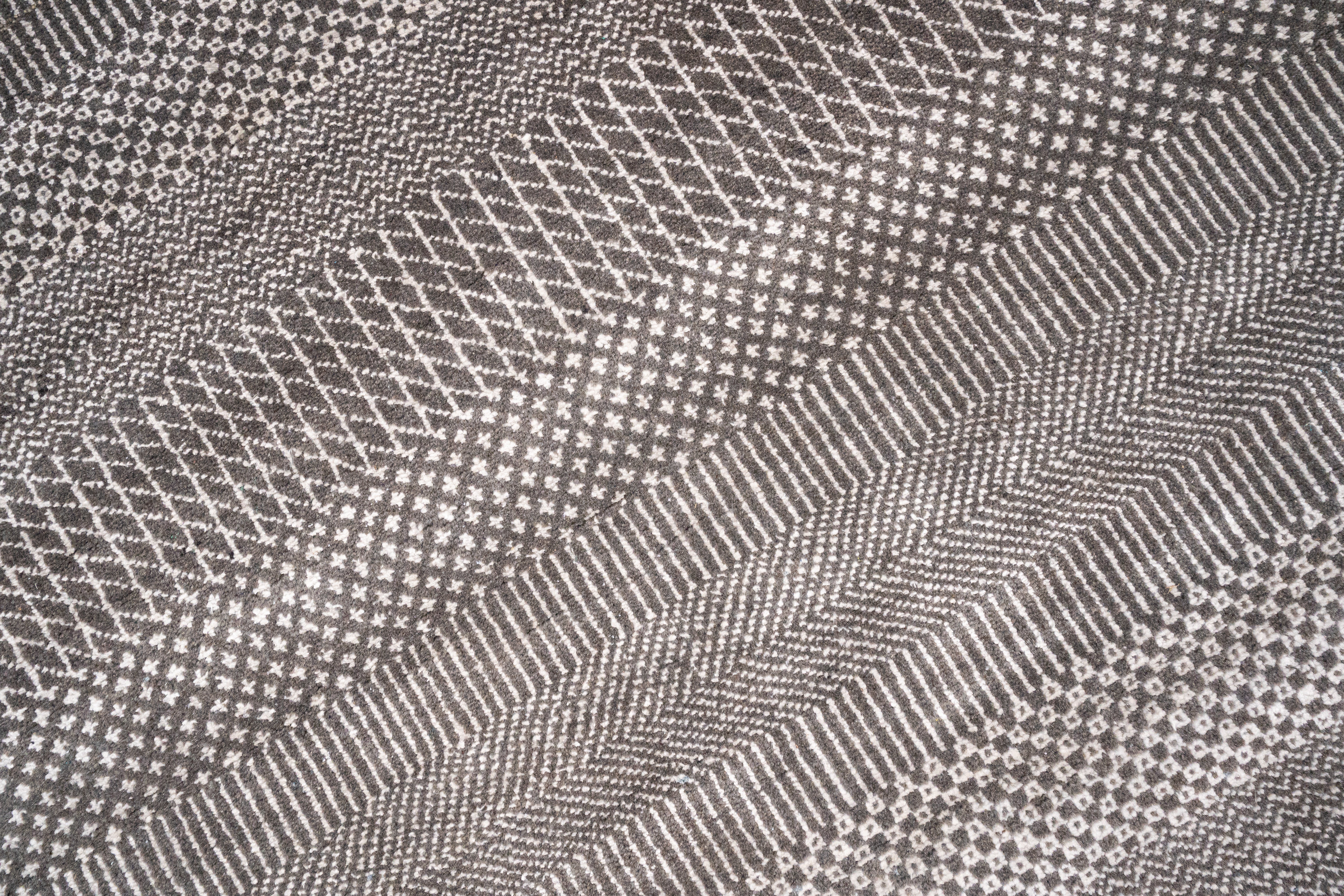 Handknotted Carpet, DIA - 146 MCN, Grey Silver